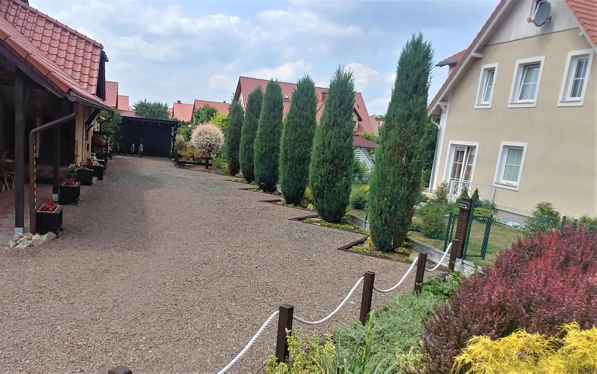Willa Axla Z Weranda Ogrodem I Parkingiem Bad Kudowa Exterior foto