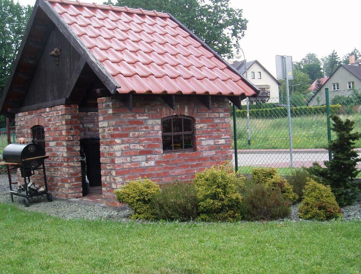 Willa Axla Z Weranda Ogrodem I Parkingiem Bad Kudowa Exterior foto